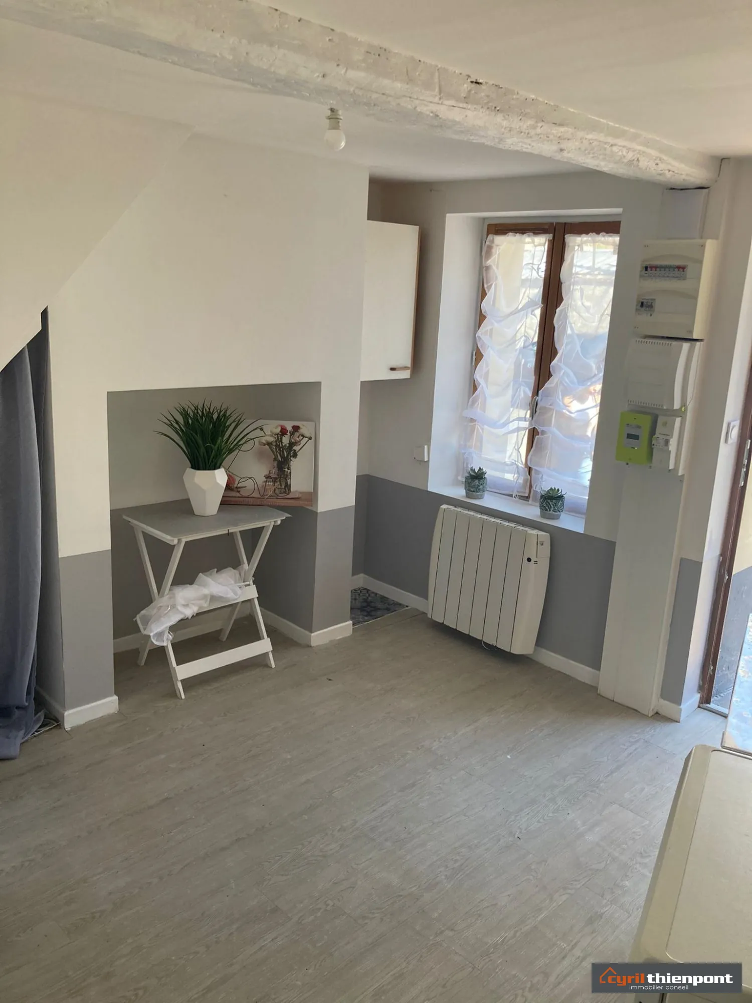 Maison de ville à Abbeville avec terrain constructible et revenu locatif élevé 