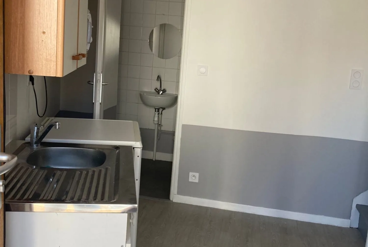 Maison de ville à Abbeville avec terrain constructible et revenu locatif élevé 