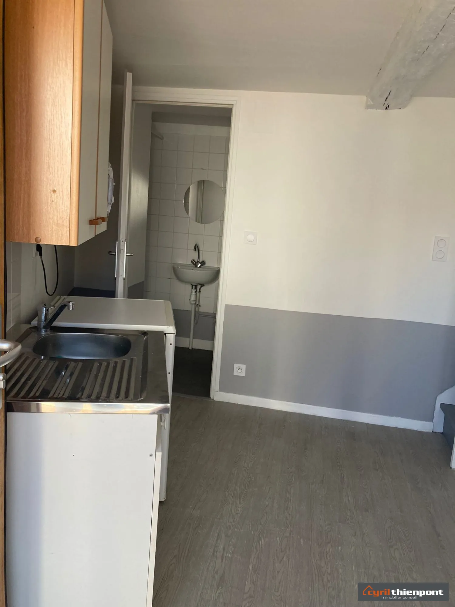 Maison de ville à Abbeville avec terrain constructible et revenu locatif élevé 
