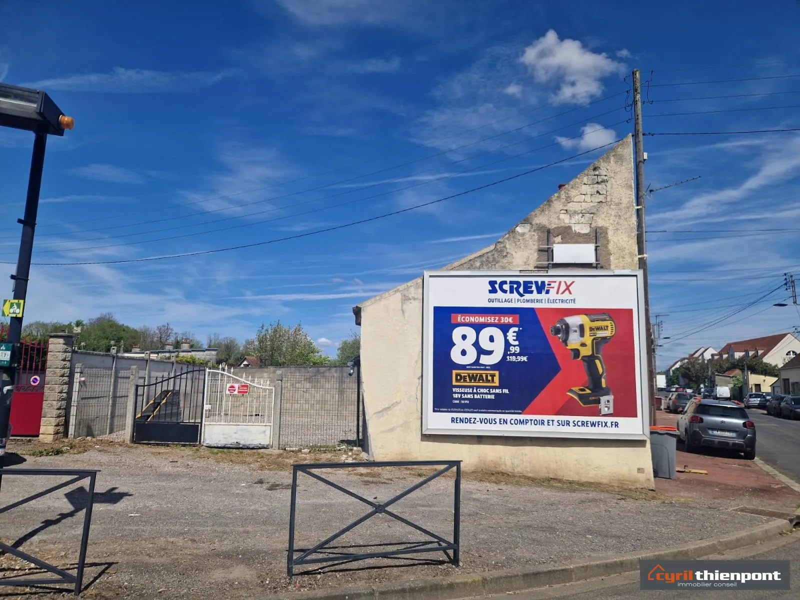 Maison de ville à Abbeville avec terrain constructible et revenu locatif élevé 