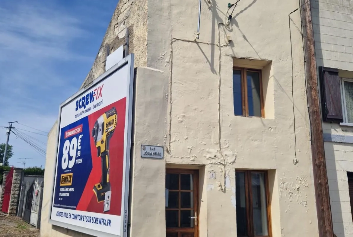 Maison de ville à Abbeville avec terrain constructible et revenu locatif élevé 