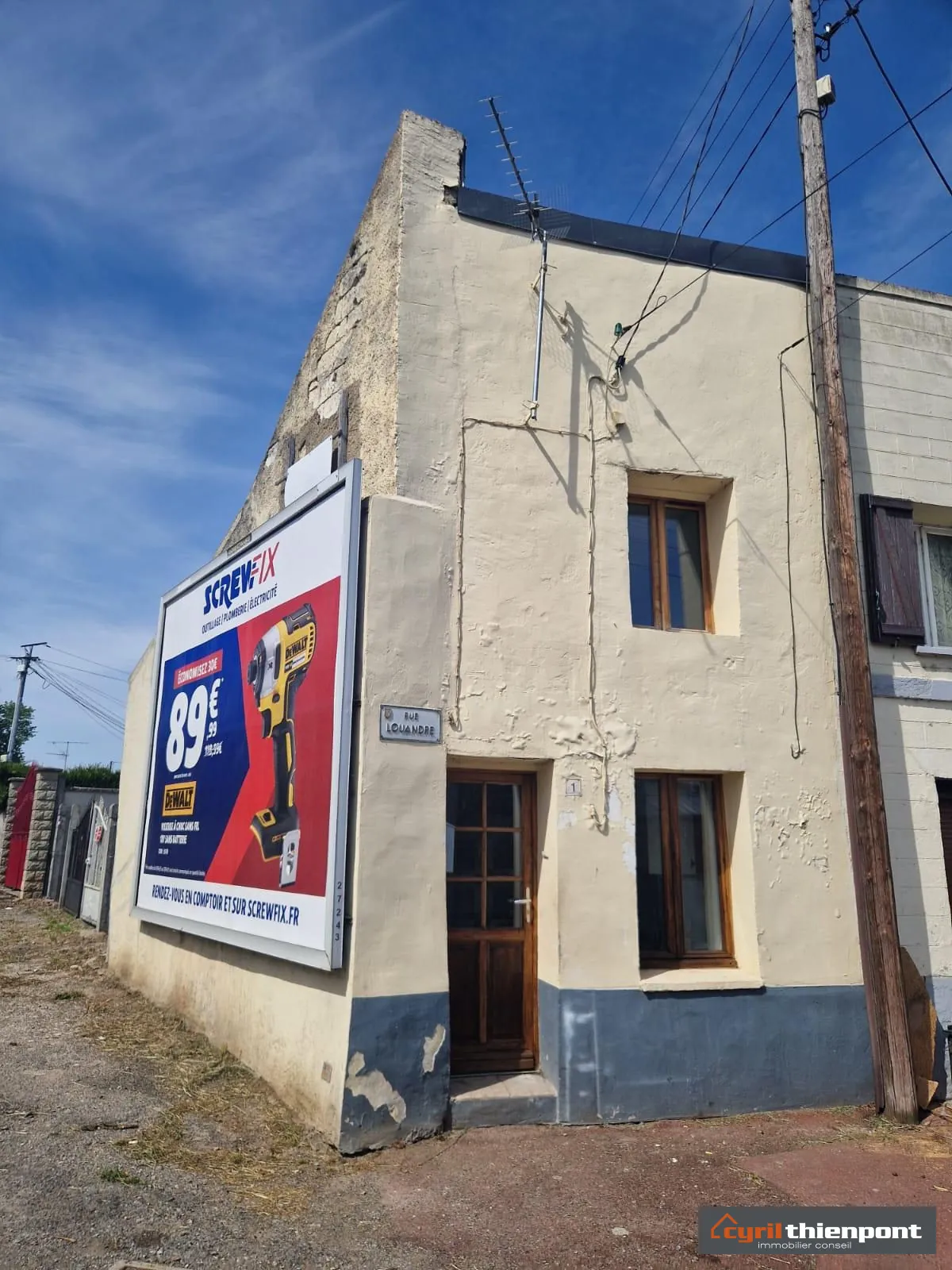 Maison de ville à Abbeville avec terrain constructible et revenu locatif élevé 