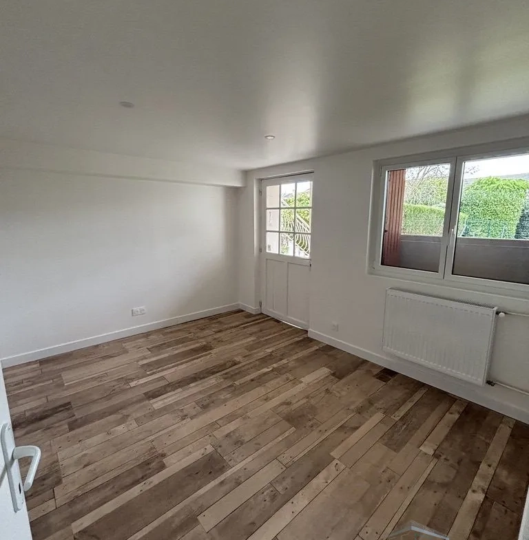 Appartement F3 avec jardin privatif à Lardy, faible charges, proche commodités 
