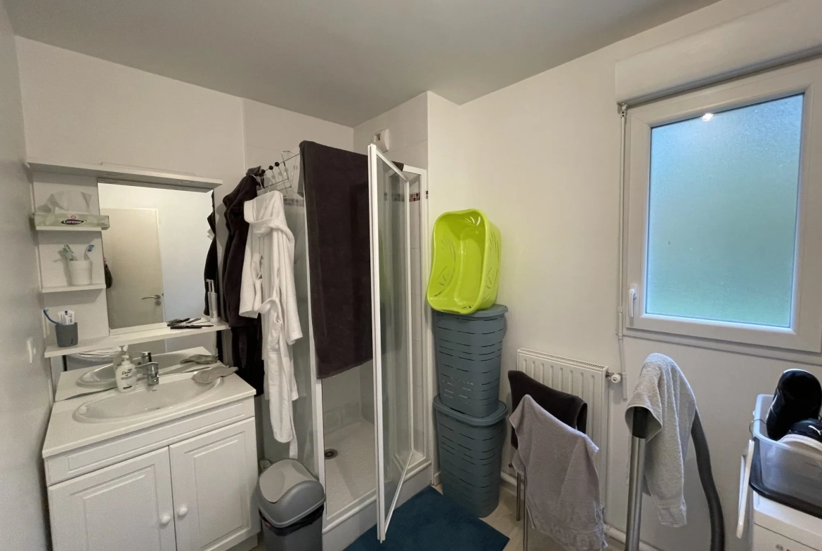 Appartement T3 loué avec cave et parking à Quimper, résidence récente 2014 