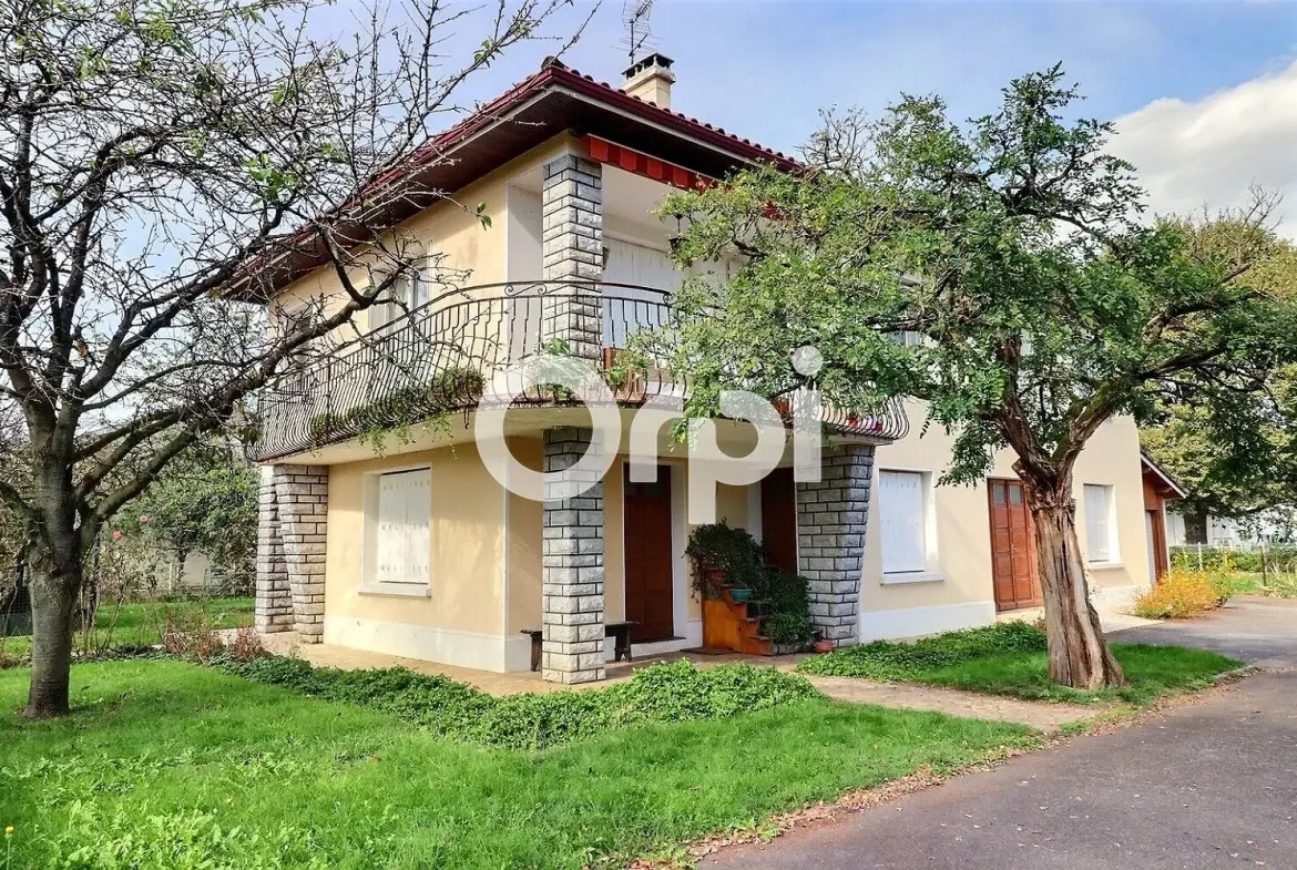 Maison à vendre à Idron de 123 m² avec grand terrain et garage 