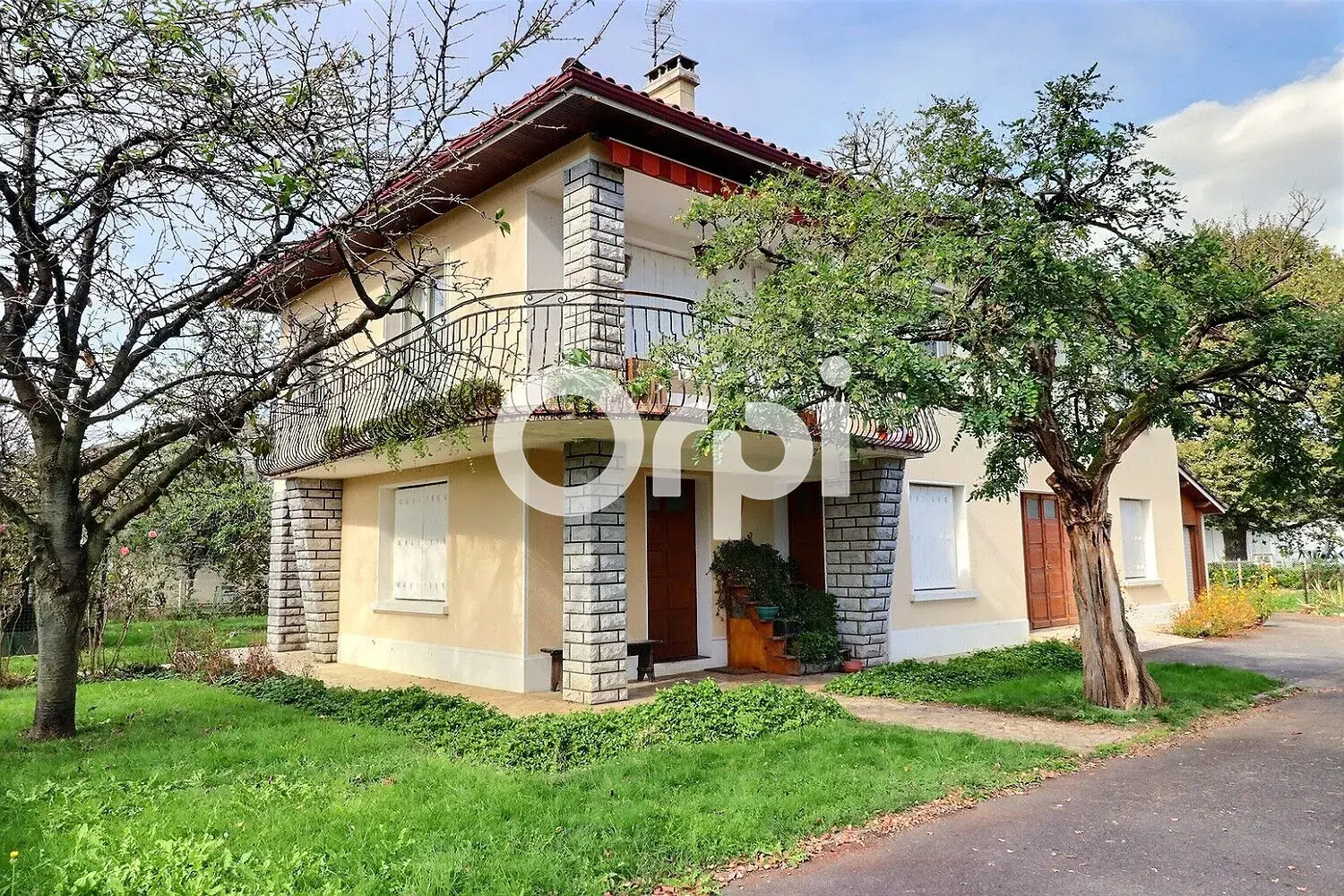 Maison à vendre à Idron de 123 m² avec grand terrain et garage 