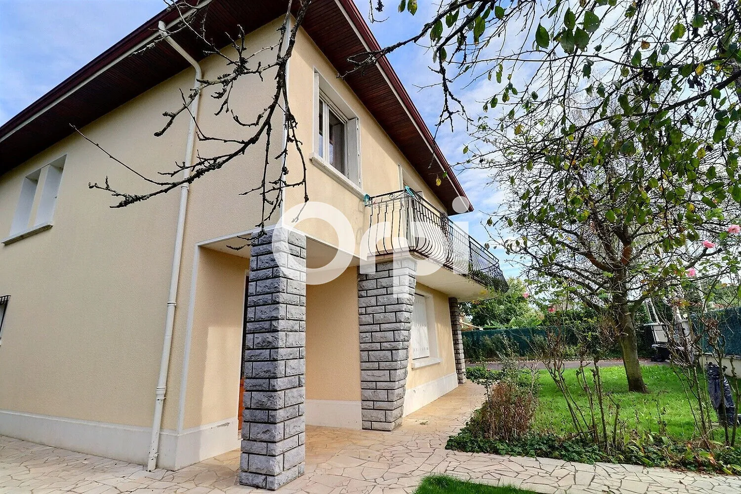 Maison à vendre à Idron de 123 m² avec grand terrain et garage 