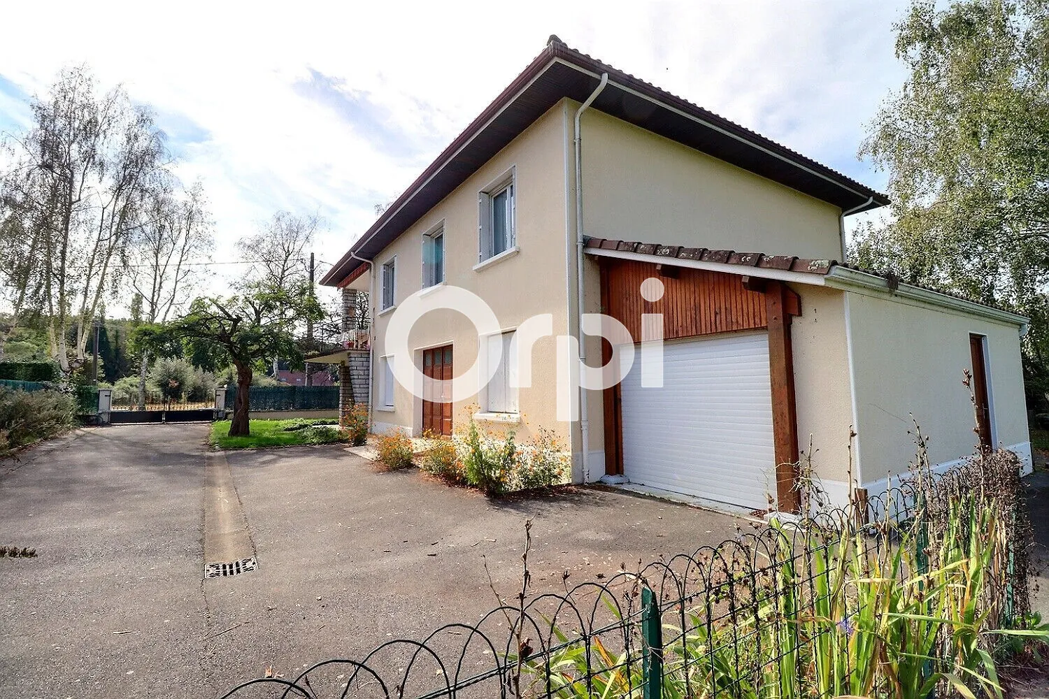 Maison à vendre à Idron de 123 m² avec grand terrain et garage 
