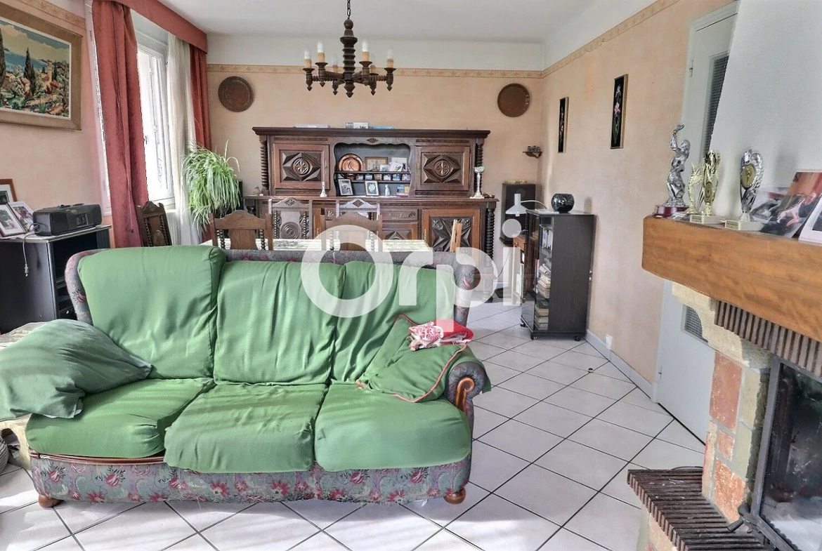 Maison à vendre à Idron de 123 m² avec grand terrain et garage 