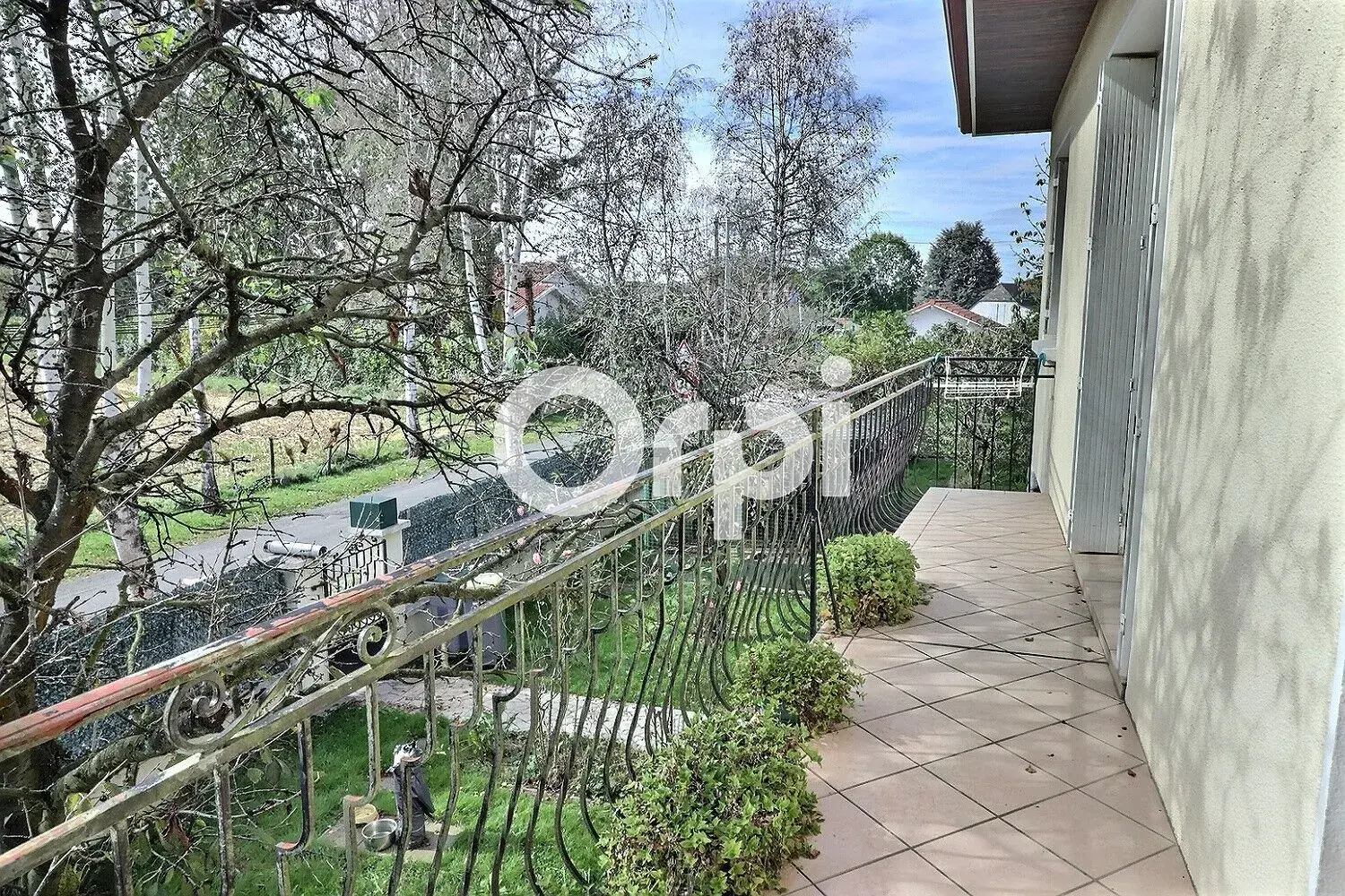 Maison à vendre à Idron de 123 m² avec grand terrain et garage 