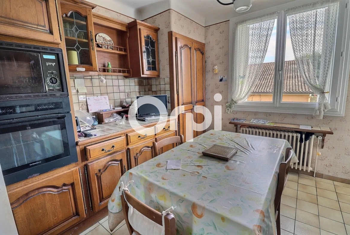 Maison à vendre à Idron de 123 m² avec grand terrain et garage 