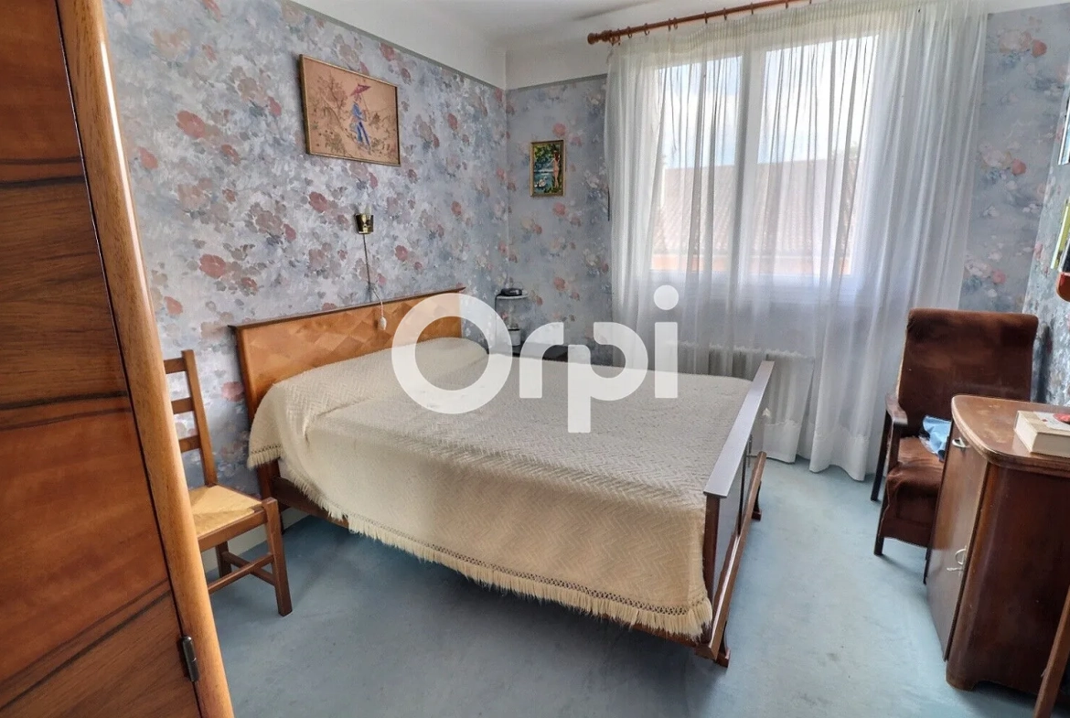 Maison à vendre à Idron de 123 m² avec grand terrain et garage 