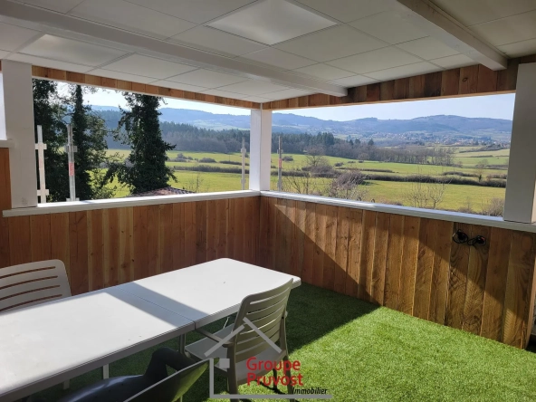 Maison rénovée de 150 m² avec vue panoramique, 4 chambres, garage et terrasse à Saint-Jean-Saint-Maurice-sur-Loire