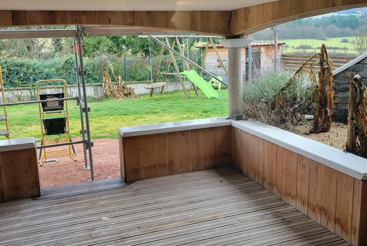 Maison rénovée de 150 m² avec vue panoramique, 4 chambres, garage et terrasse à Saint-Jean-Saint-Maurice-sur-Loire 