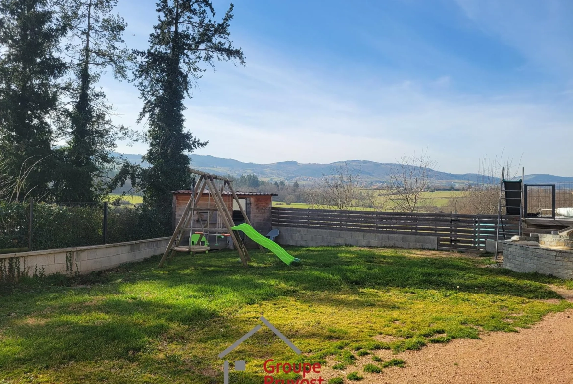 Maison rénovée de 150 m² avec vue panoramique, 4 chambres, garage et terrasse à Saint-Jean-Saint-Maurice-sur-Loire 