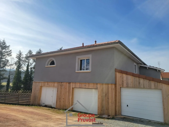 Magnifique maison rénovée de 150 m² avec 4 chambres, vue panoramique près de Roanne
