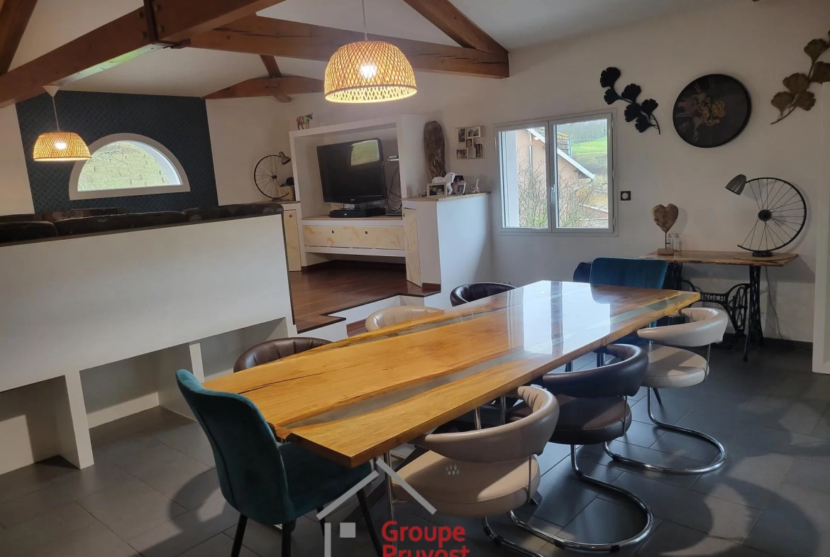 Magnifique maison rénovée de 150 m² avec 4 chambres, vue panoramique près de Roanne 