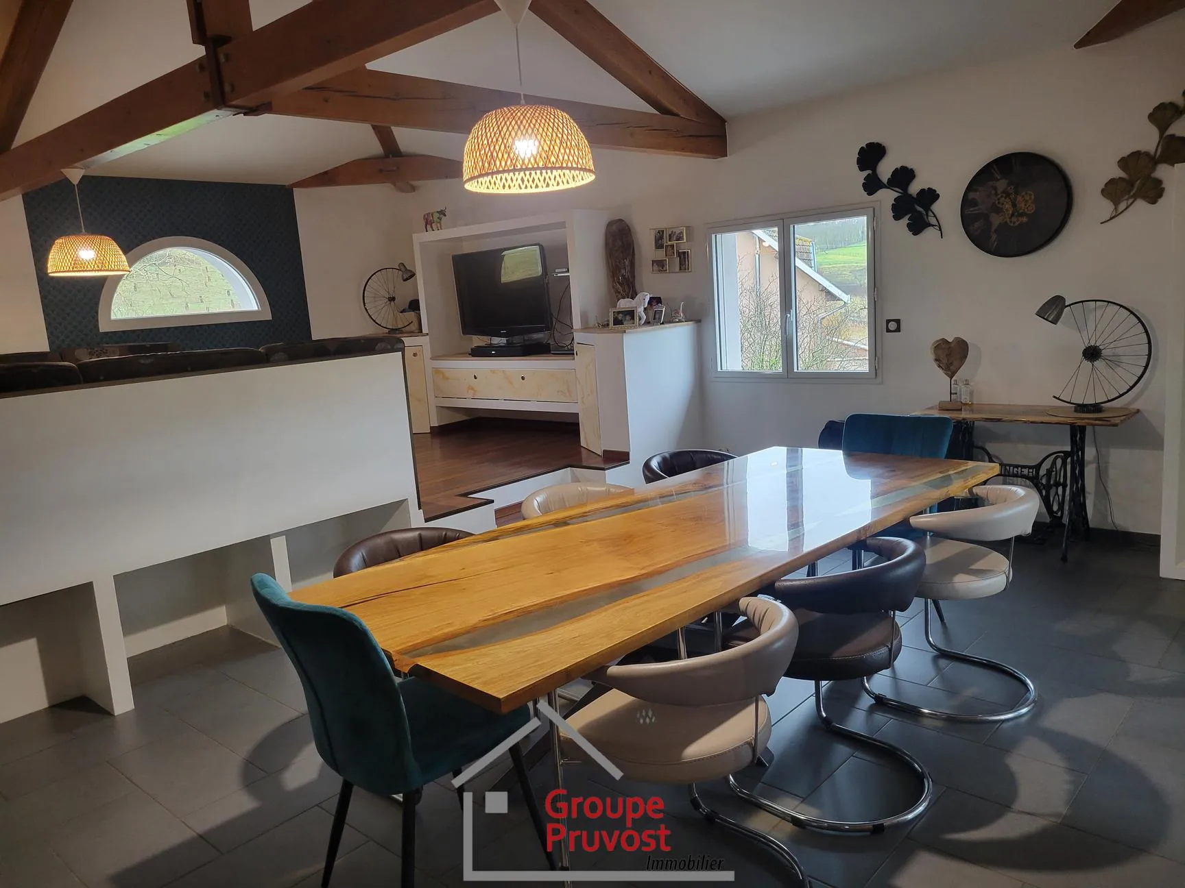 Magnifique maison rénovée de 150 m² avec 4 chambres, vue panoramique près de Roanne 