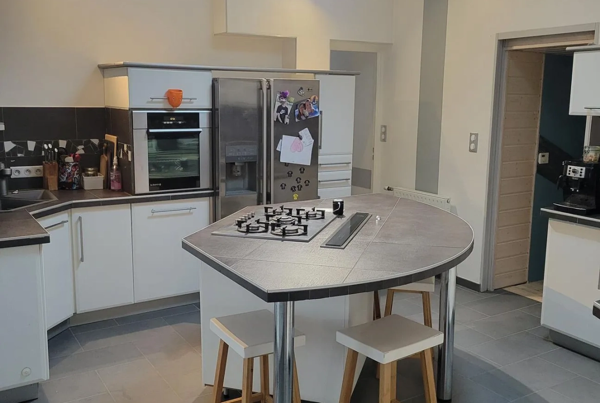 Magnifique maison rénovée de 150 m² avec 4 chambres, vue panoramique près de Roanne 