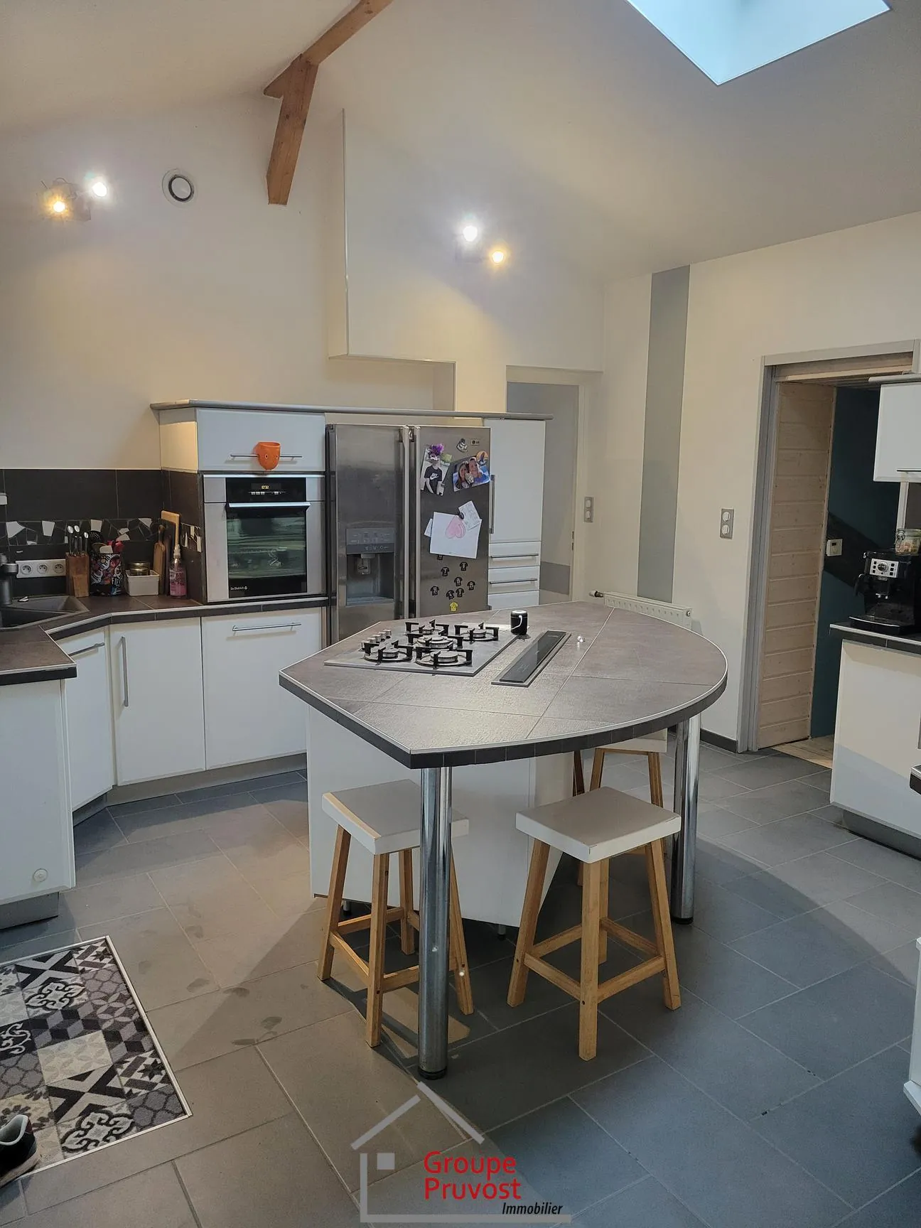 Magnifique maison rénovée de 150 m² avec 4 chambres, vue panoramique près de Roanne 