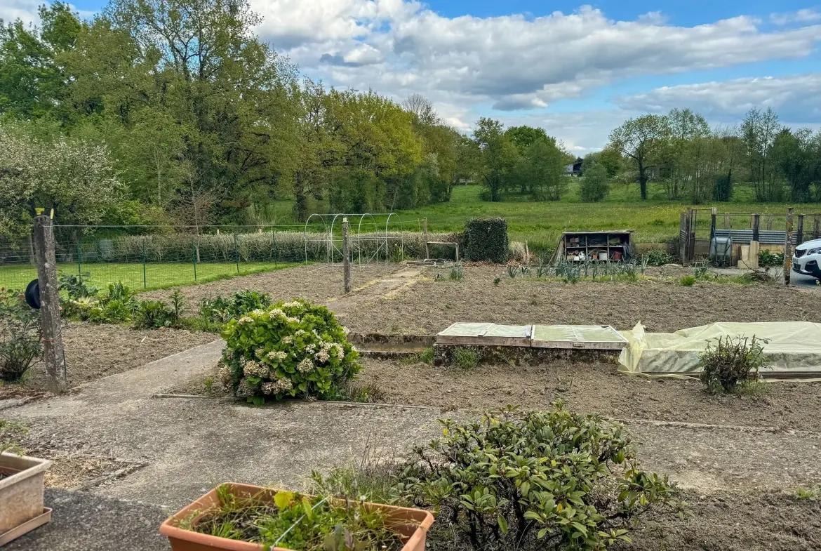 Maison en pierre à Sévremont avec jardin et garage - 116m² 