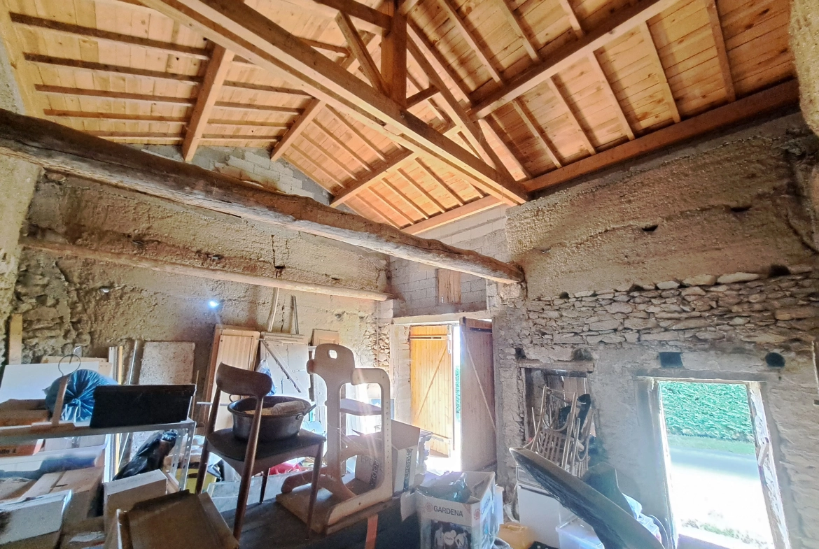 Grange à rénover avec potentiel d’habitation proche d’Ambert sur terrain de 1663 m² 