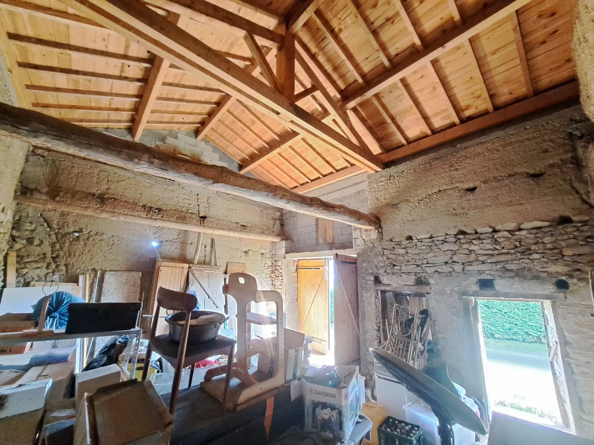Grange à rénover avec potentiel d’habitation proche d’Ambert sur terrain de 1663 m² 