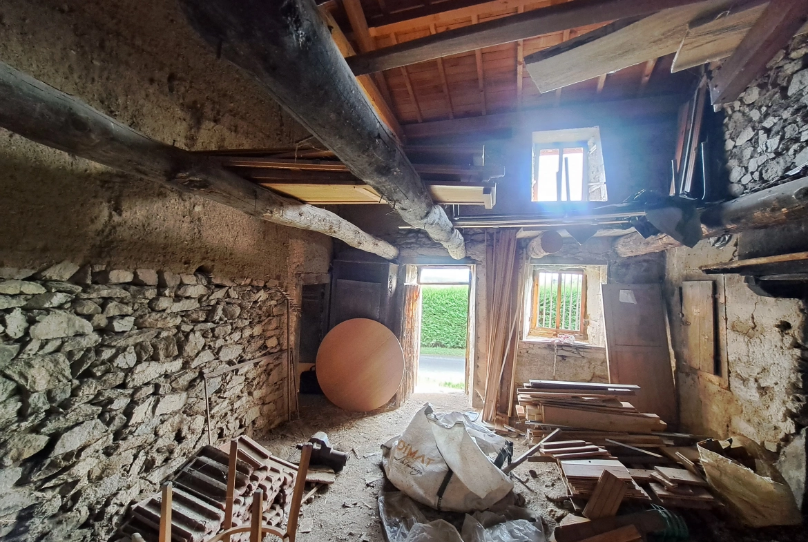 Grange à rénover avec potentiel d’habitation proche d’Ambert sur terrain de 1663 m² 