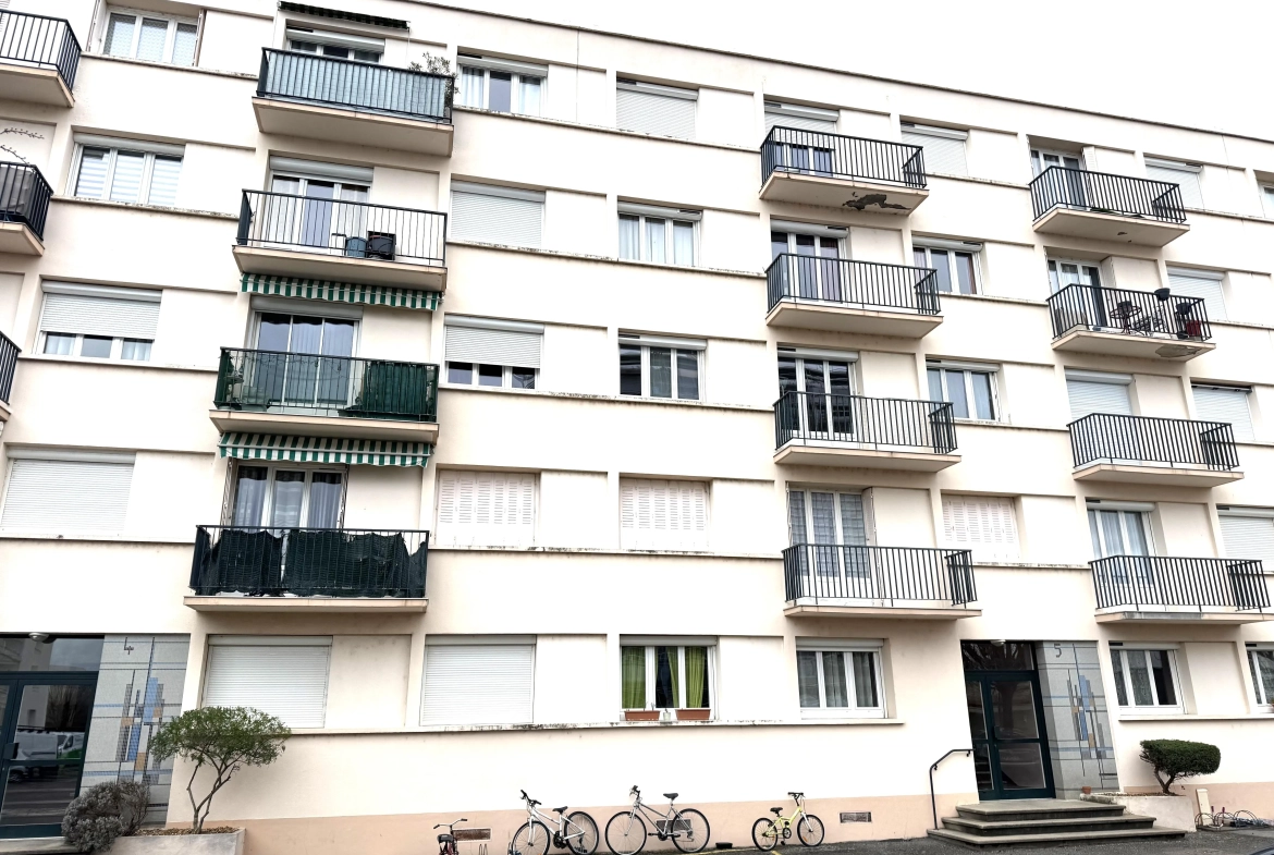 Appartement 4 pièces loué à Roanne proche centre, bon investissement 