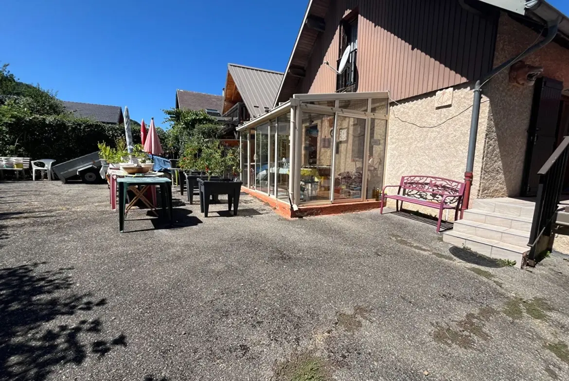 Maison en viager avec deux appartements indépendants à Savines-le-Lac 