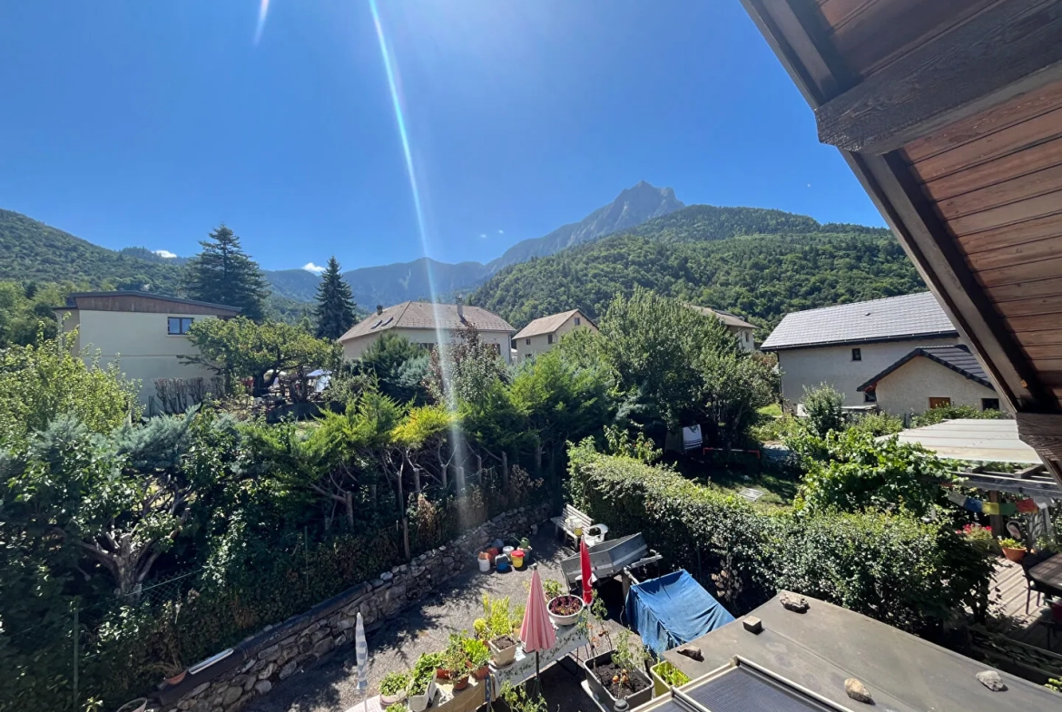 Maison en viager avec deux appartements indépendants à Savines-le-Lac 