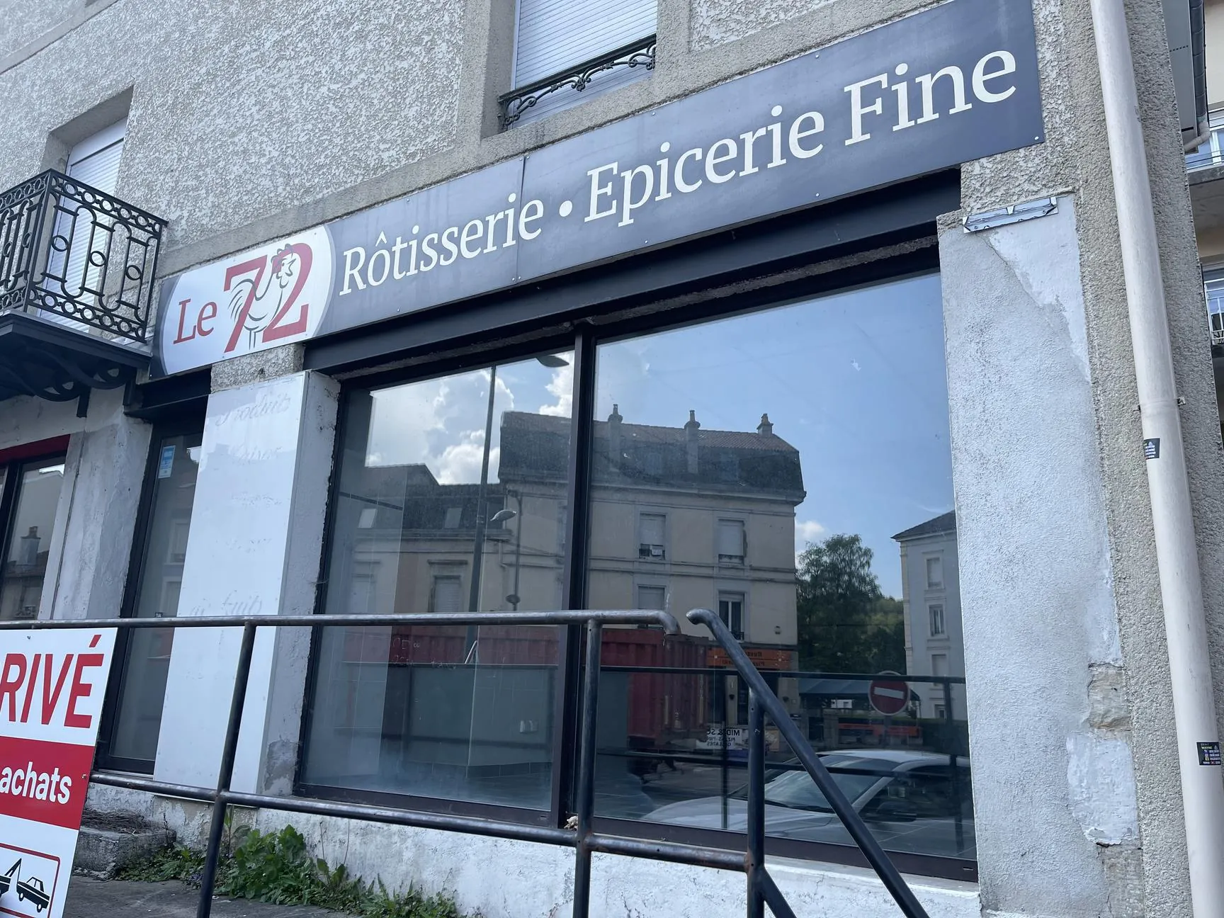Murs commerciaux à Epinal - 51,66 m² avec cave et parking à vendre 