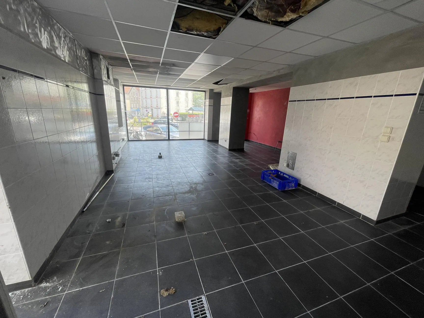 Murs commerciaux à Epinal - 51,66 m² avec cave et parking à vendre 