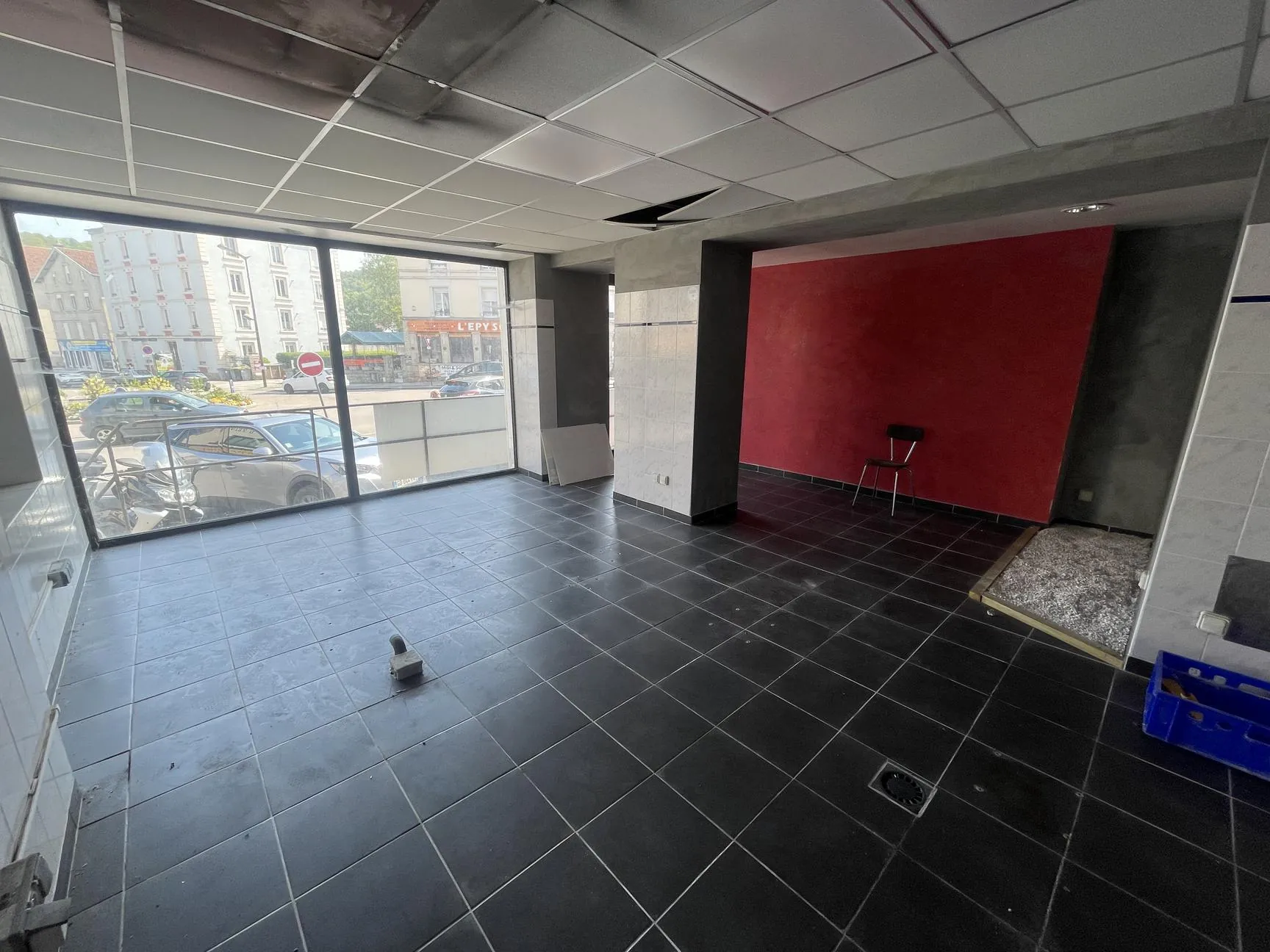 Murs commerciaux à Epinal - 51,66 m² avec cave et parking à vendre 