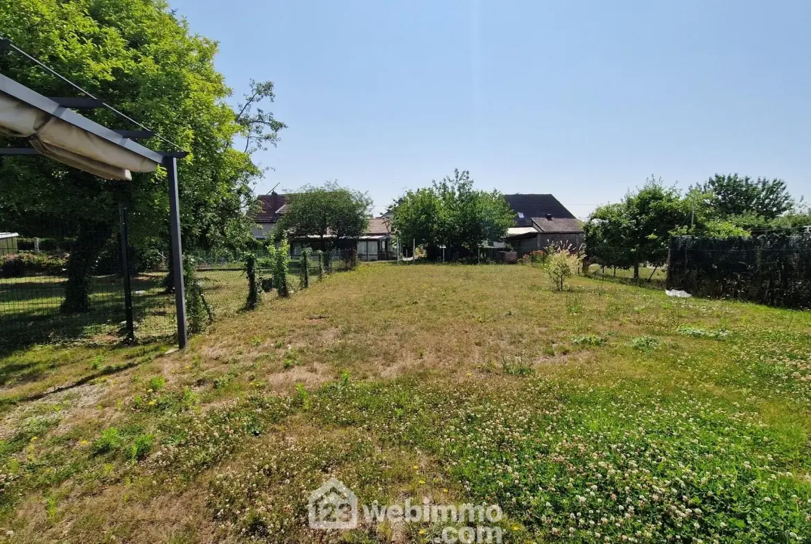 Maison rénovée avec jardin et parking sécurisé à Laon 