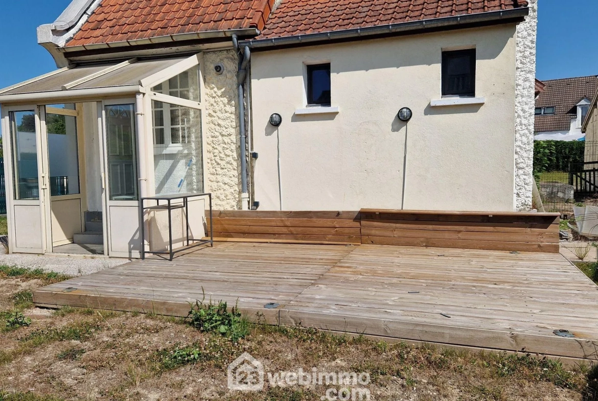Maison rénovée avec jardin et parking sécurisé à Laon 