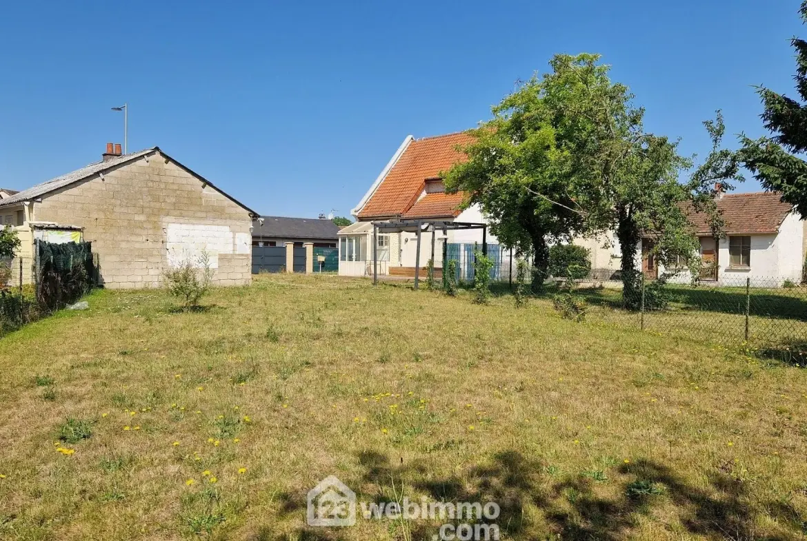 Maison rénovée avec jardin et parking sécurisé à Laon 
