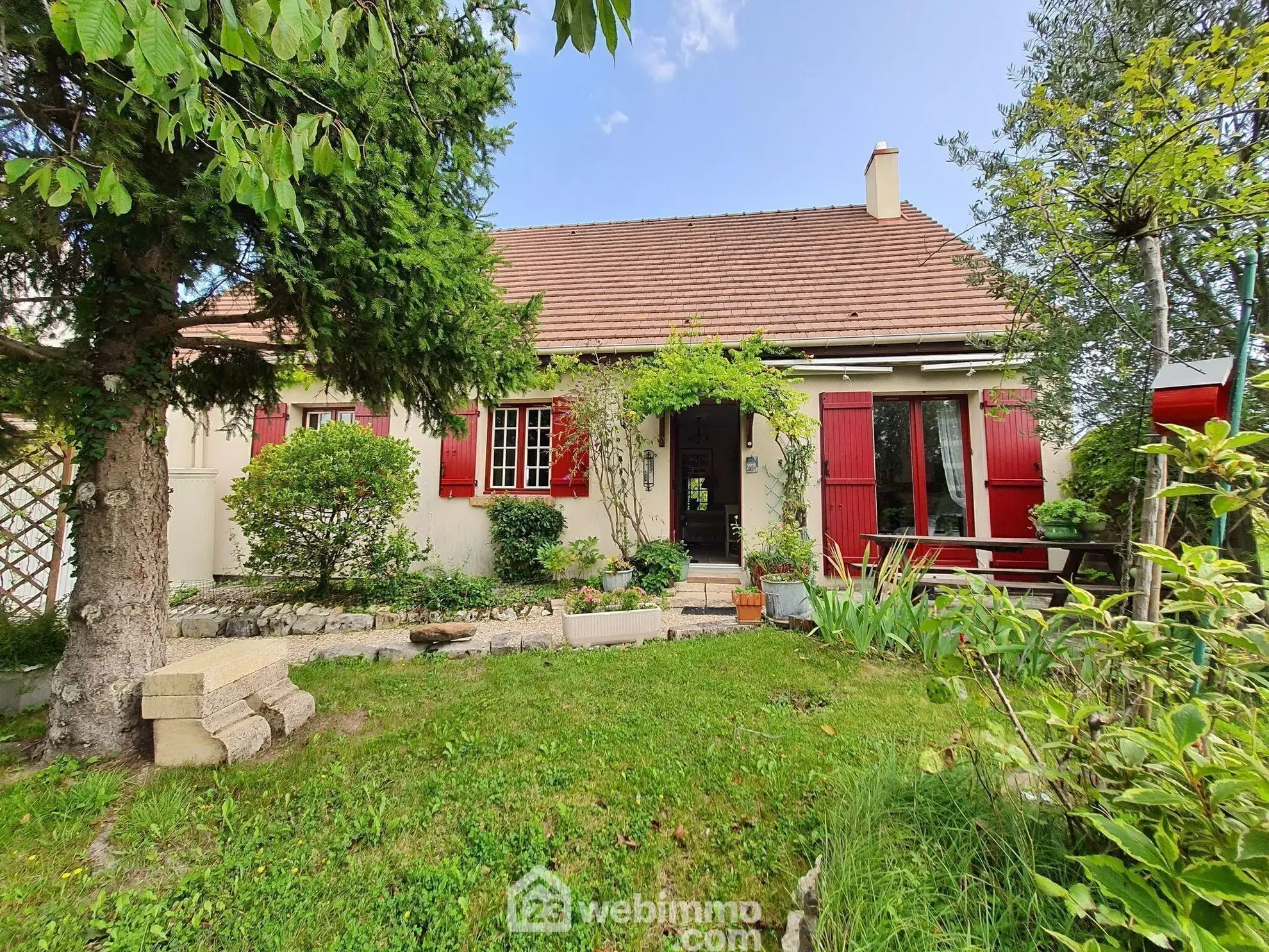 Maison à Écuelles de 116 m² avec terrasse, garage et 4 chambres 