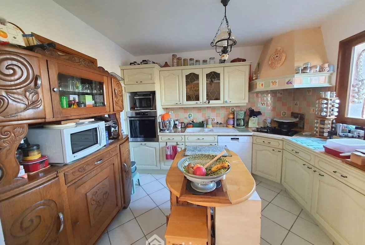 Maison à Écuelles de 116 m² avec terrasse, garage et 4 chambres 