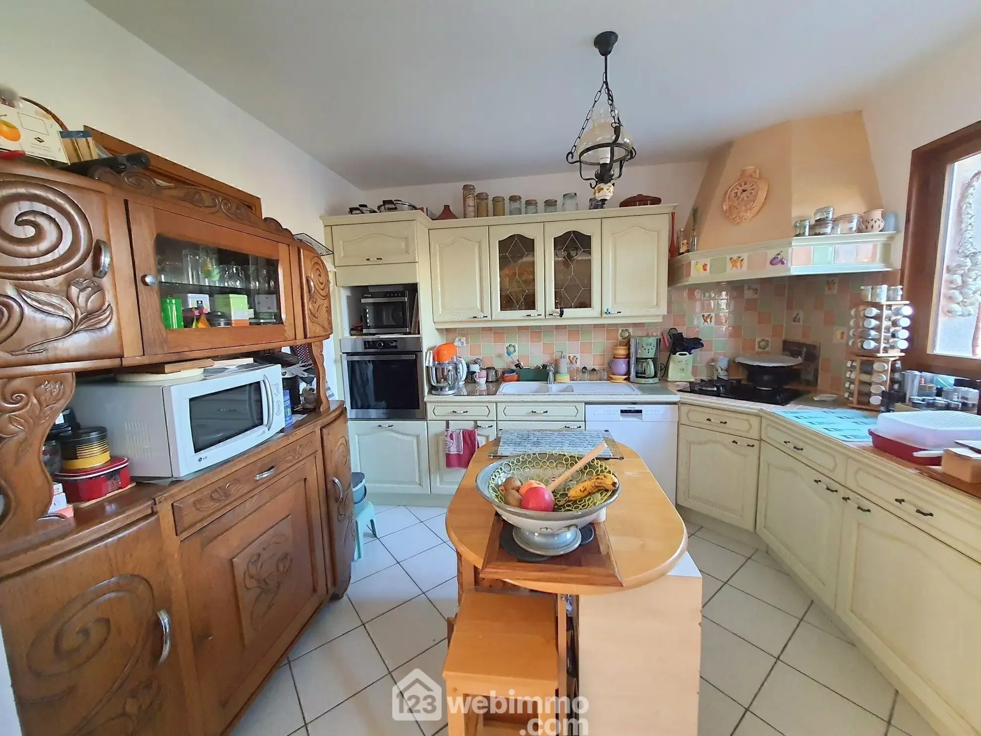 Maison à Écuelles de 116 m² avec terrasse, garage et 4 chambres 