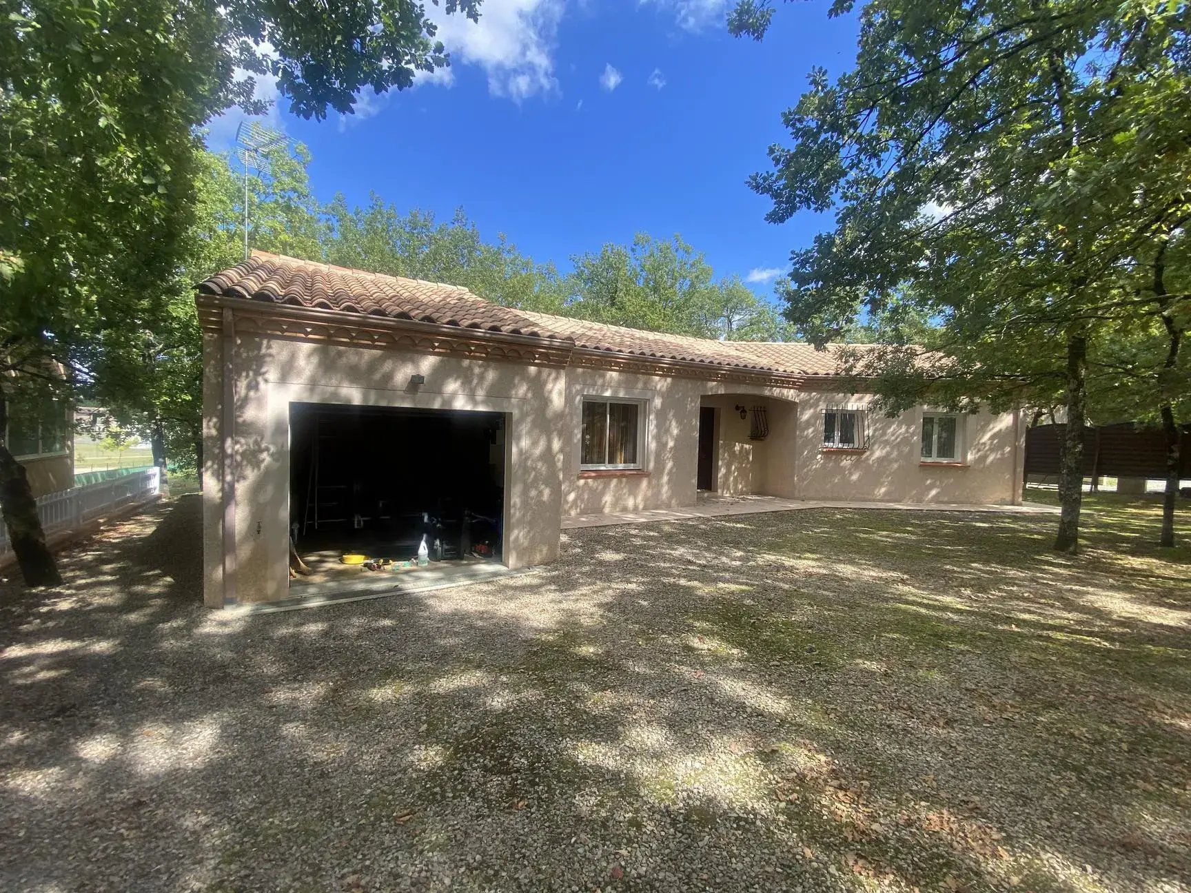Maison de plain-pied à vendre à Villeneuve-sur-Vère, proche d'Albi, 105 m² avec jardin et dépendance 