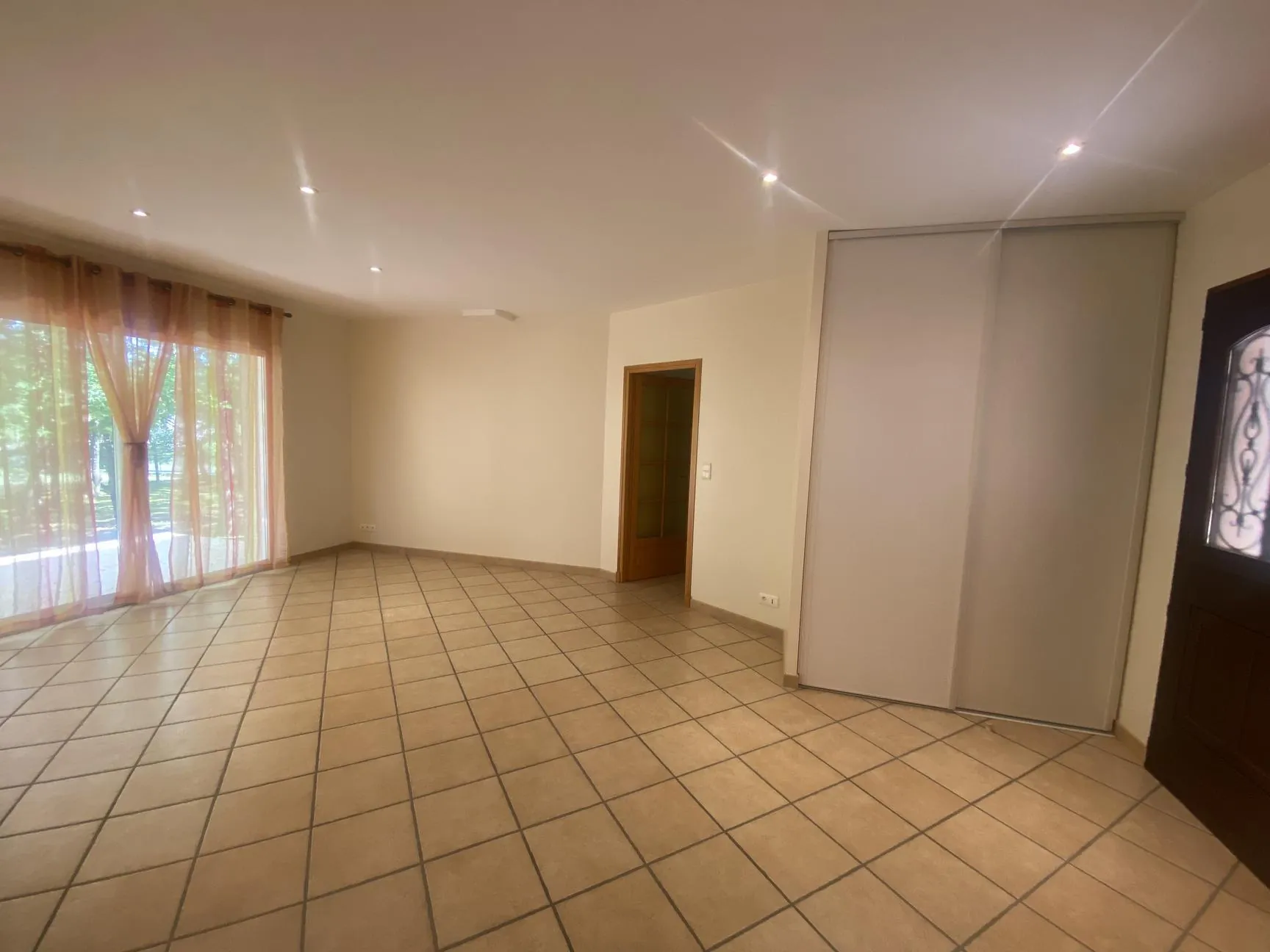 Maison de plain-pied à vendre à Villeneuve-sur-Vère, proche d'Albi, 105 m² avec jardin et dépendance 
