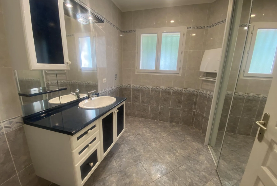 Maison de plain-pied à vendre à Villeneuve-sur-Vère, proche d'Albi, 105 m² avec jardin et dépendance 