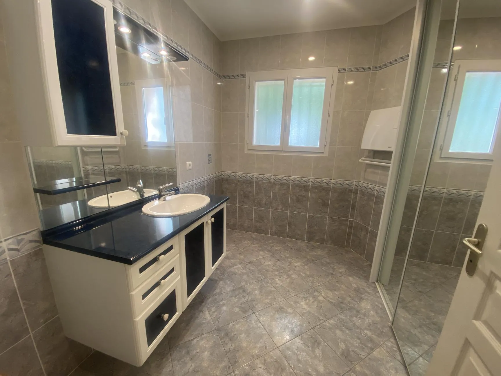Maison de plain-pied à vendre à Villeneuve-sur-Vère, proche d'Albi, 105 m² avec jardin et dépendance 