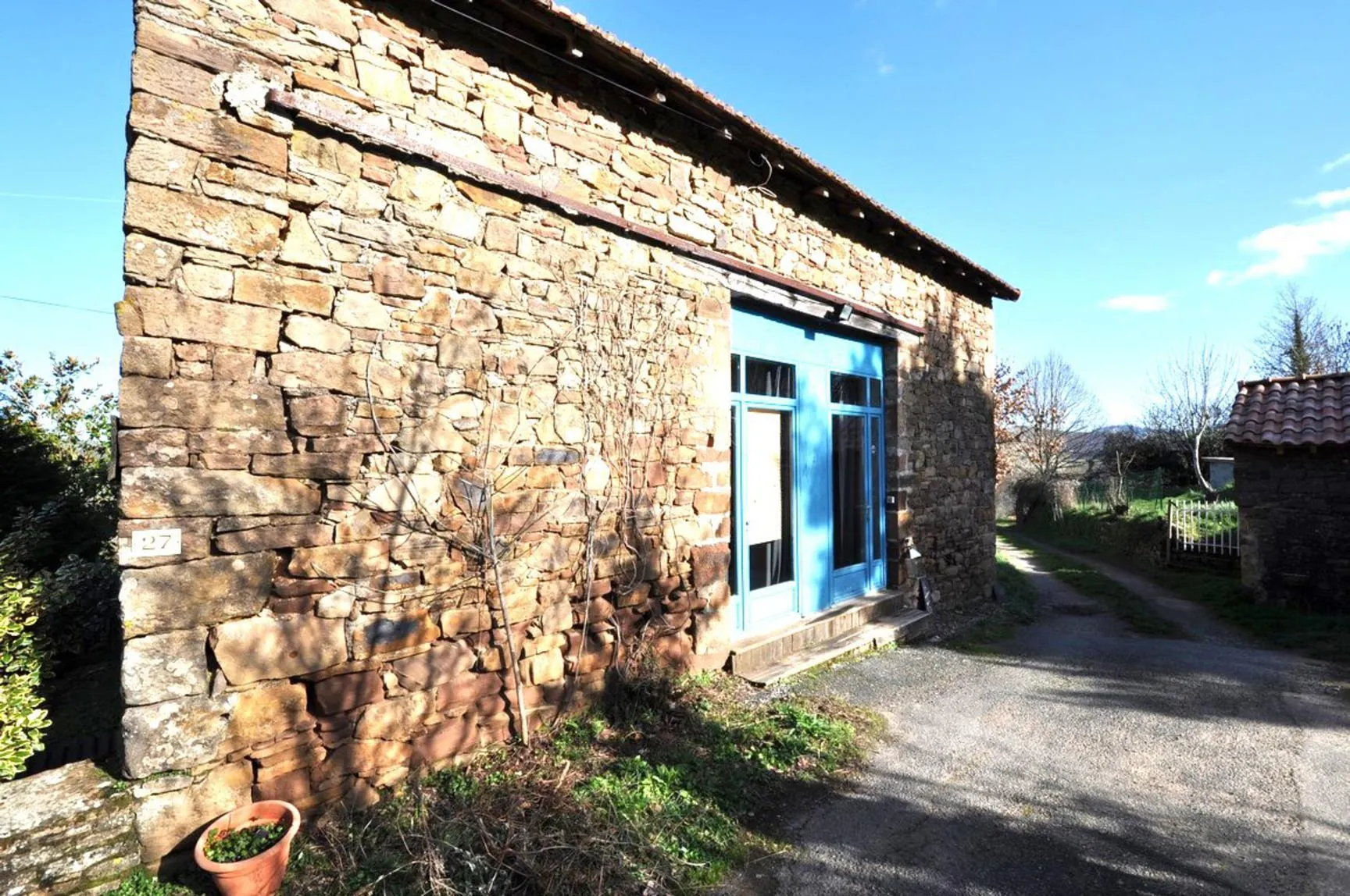Maison en pierre rénovée avec jardin au calme près de Tarn et Aveyron 