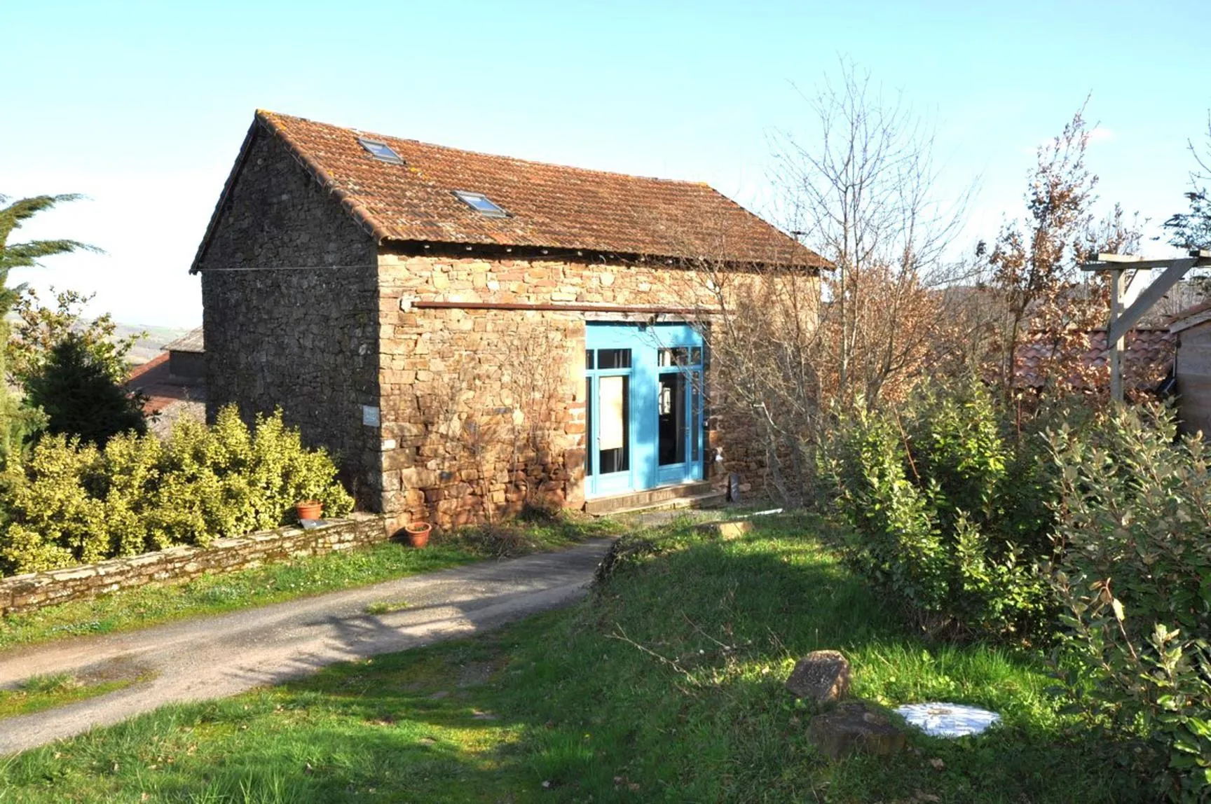 Maison en pierre rénovée avec jardin au calme près de Tarn et Aveyron 