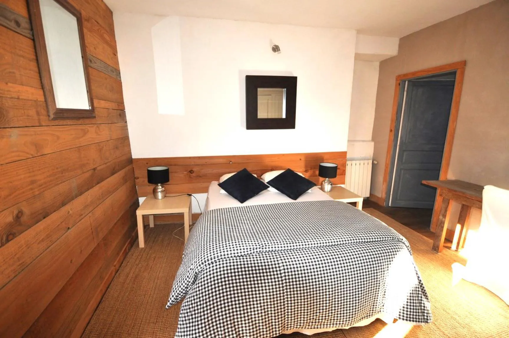 Maison en pierre rénovée avec jardin au calme près de Tarn et Aveyron 