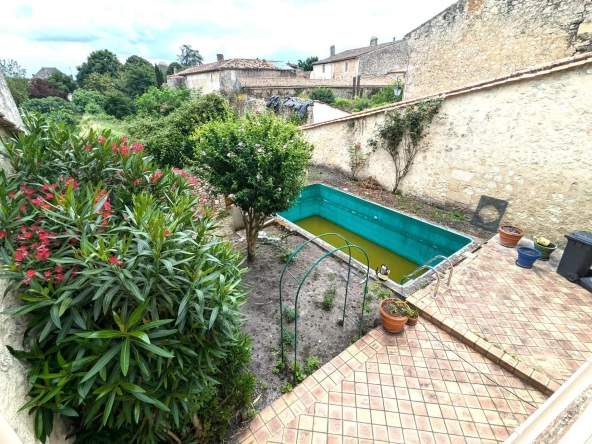 Vente maison de charme avec piscine et sauna à Rions, village médiéval