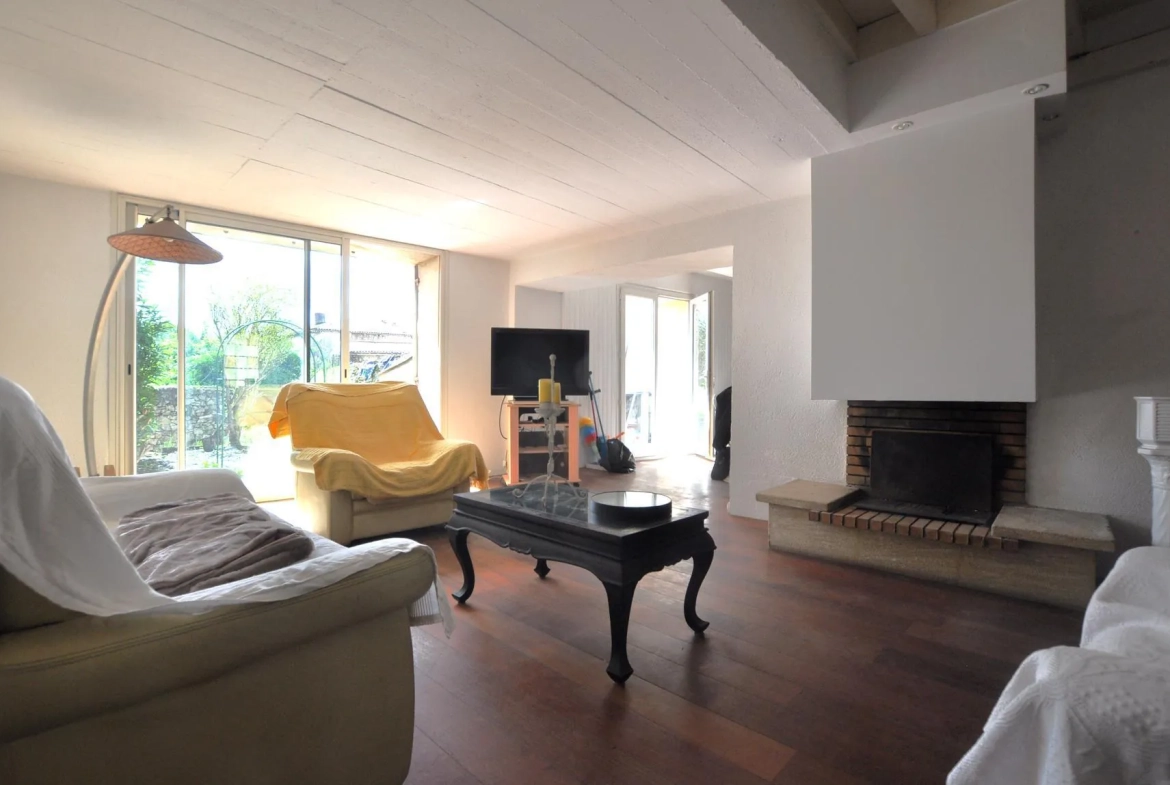 Vente maison de charme avec piscine et sauna à Rions, village médiéval 