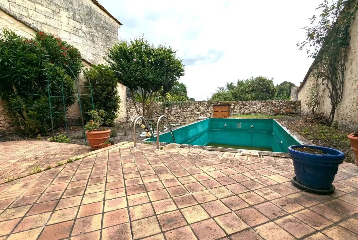 Vente maison de charme avec piscine et sauna à Rions, village médiéval 